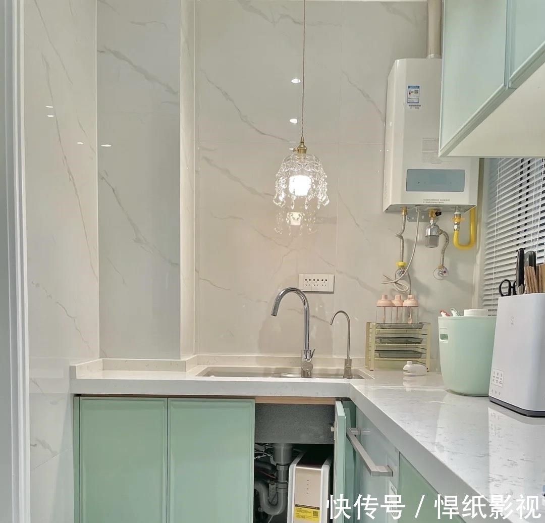 飘窗垫|这是我们见过最浪漫的132㎡法式装修，屋内干净到“一层不染”