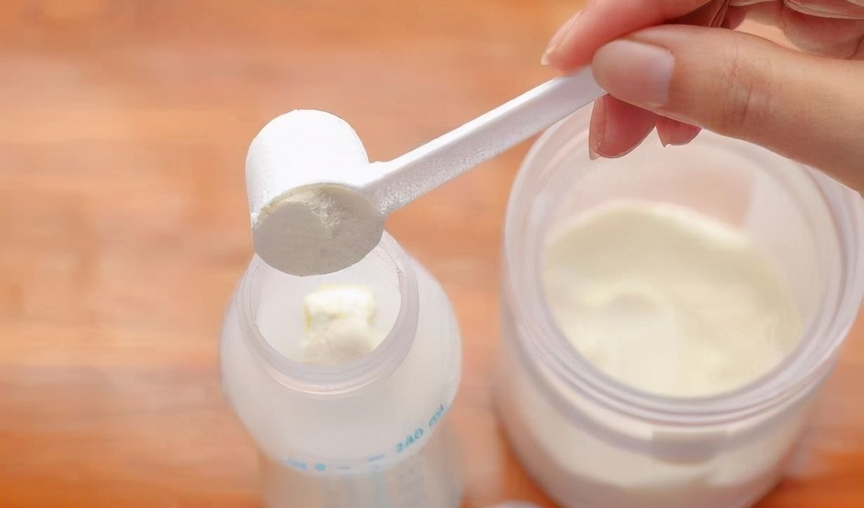 溶解|冲奶粉不是小事，奶粉没冲好，宝宝会溢奶、消化不良，你冲对了吗