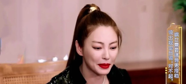 张雨绮|张雨绮主持《快本》聒噪不已，多次打断嘉宾说话，何炅都圆不了场！