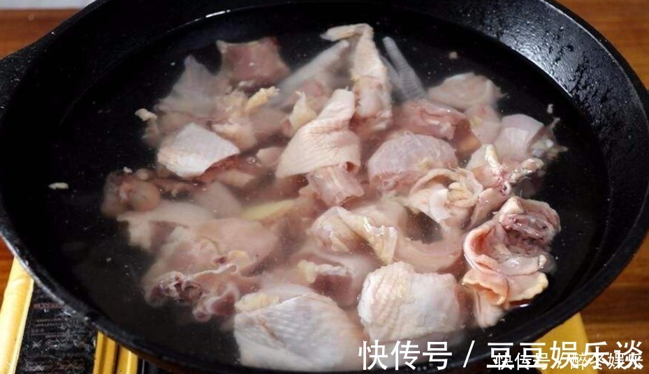 香菇焖鸡|有时间多给孩子做的一道营养食物，孩子常吃养胃，又长大个子