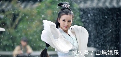 读书人#一女子出上联:张长弓,骑奇马,三更作战,书生的下联堪称经典