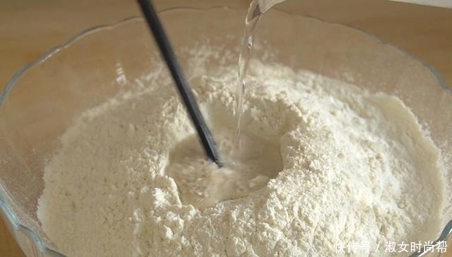 肉包子|孩子超爱吃的酱肉包子,个个皮软馅大,酱香浓郁,鲜嫩多汁,解馋