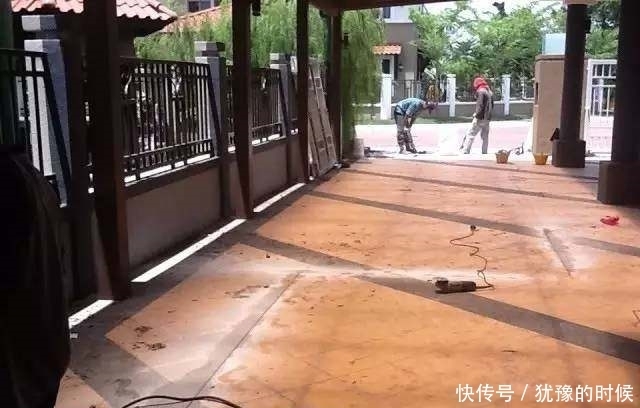 鱼缸和池还可以这样结合?只能说很有想法,有钱我也搞一个!