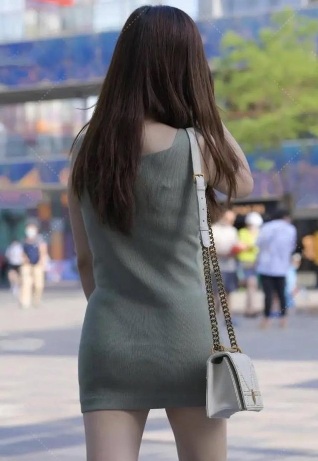 豆绿色|时尚女性夏季的首选炸街神器,方领“包臀裙”,衬托高贵典雅气质
