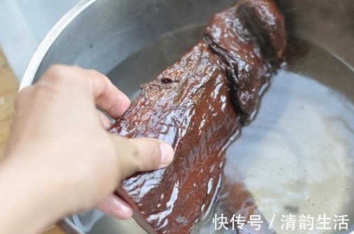 入味|蒸腊肉，别直接上锅蒸！大厨教你这一招，腊肉咸香入味，好吃不腻