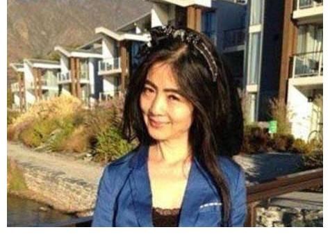 节目|《非诚勿扰》节目中51岁阿姨被34岁小伙抱走,如今他们怎么样了?