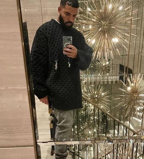 发售价 把RO和芝加哥“抄”成一双鞋的行业里,Drake也是消费者