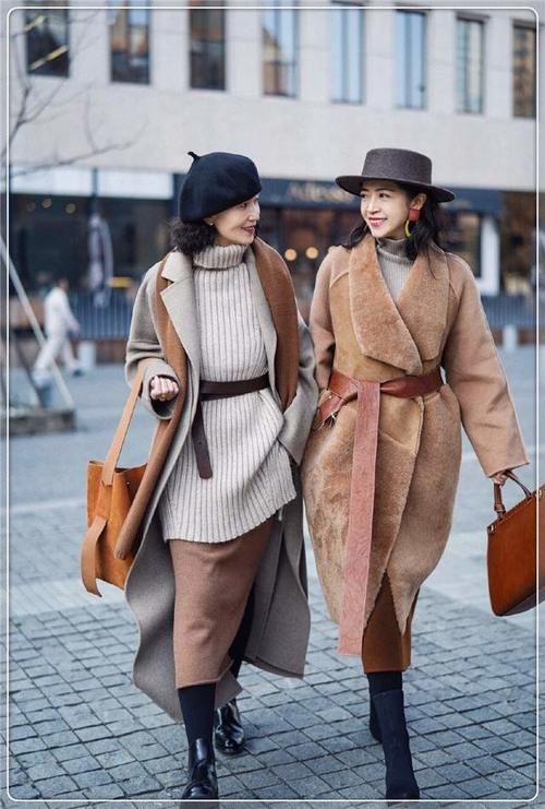 羊羔毛＋高领衫＋衬衣＝2021秋冬高阶穿搭