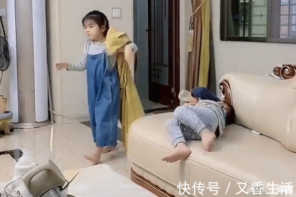 地位|“地位最低”的弟弟,服侍姐姐相当顺手,网友:弟弟你经历了什么