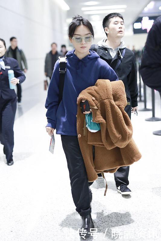 今年“卫衣”持续火热,学会这样选款和搭配,穿得舒适还特高级