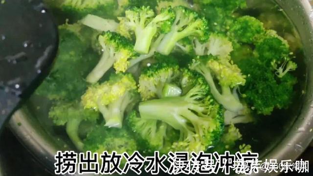 绿菜花|蒜蓉西蓝花的家常做法，清脆爽口又营养，孩子最爱吃
