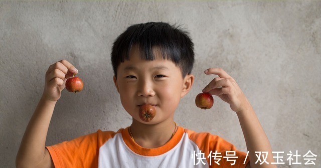 甲状腺激素|天天吃山楂可以消除结节？医生提醒：想要远离结节，不妨常吃3物