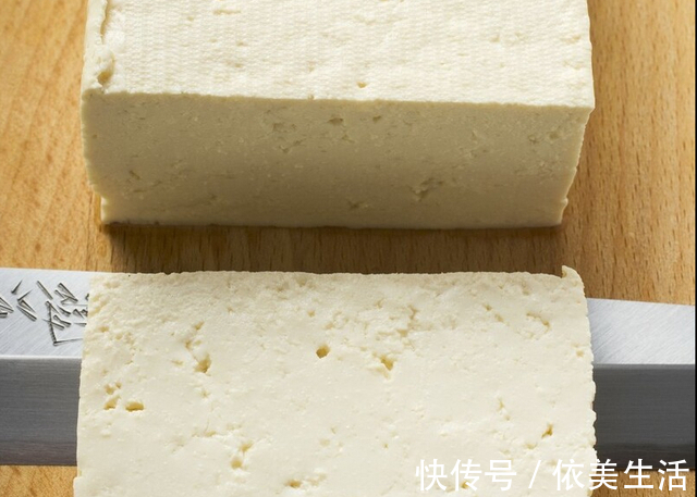 煎豆腐|不管是煎鱼还是煎豆腐,都别直接下油锅,多做一步,完整不粘锅