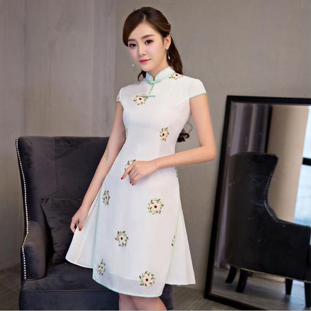 中式|古美韵味的改良旗袍裙,勾勒出柔美的身姿,展现凹凸有致的线条