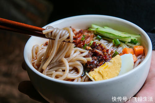 小米粥|糖尿病人早餐吃什么这3种早餐千万不能碰,直接导致血糖爆表