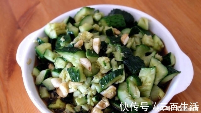 主食|三口人的晚饭吃得清淡些,三个菜一个主食,简单易做经济实惠