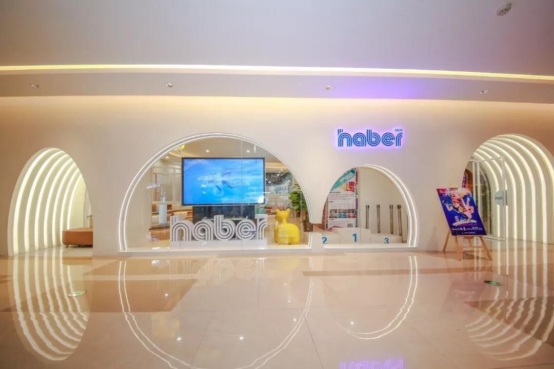 父母|你还不知道什么是亲子游泳?看这里一篇全搞定