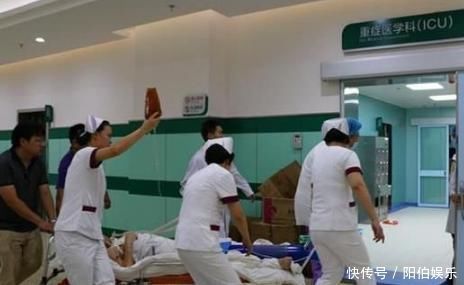 产妇|产妇忍耐疼痛15小时产下男婴,一家子看小宝,4岁女儿发现不对劲