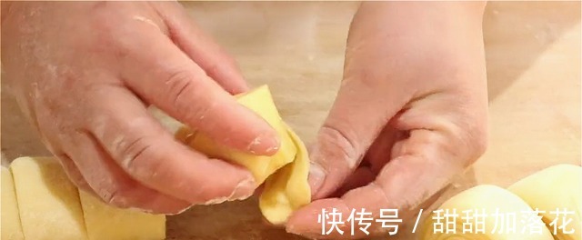 一碗面粉加一个鸡蛋居然这么好吃,不用蒸不用炸,出锅我流口水了!