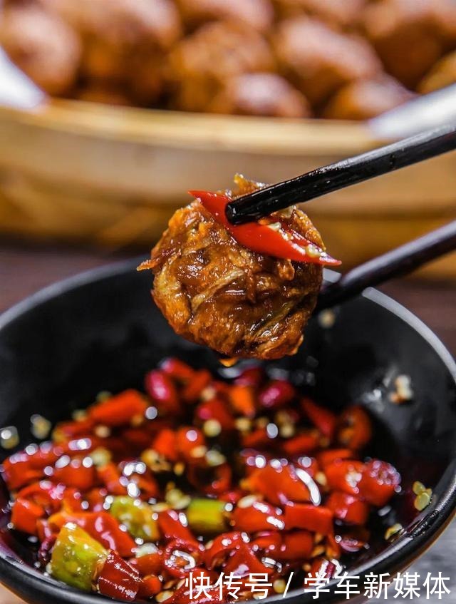 炸萝卜丸子,加面粉还是淀粉大厨都不对,加这2样,酥脆可口!