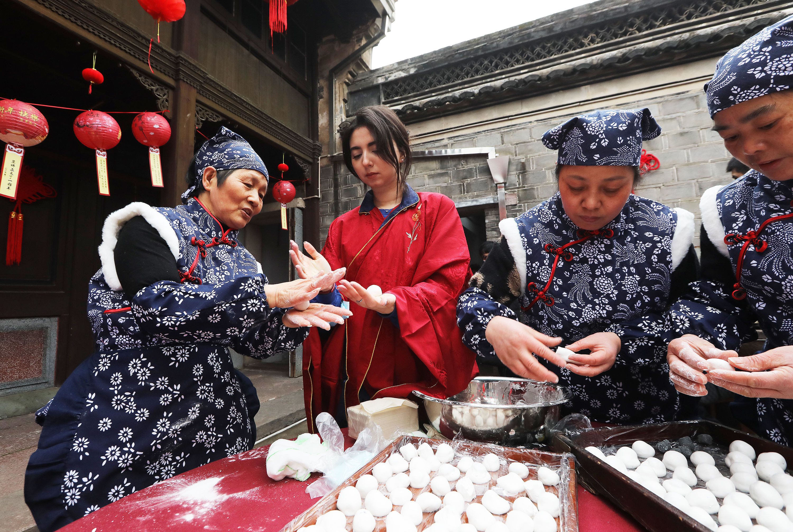 李美丽|国际友人庄市老街闹元宵，体验“墙门”里老底子宁波味