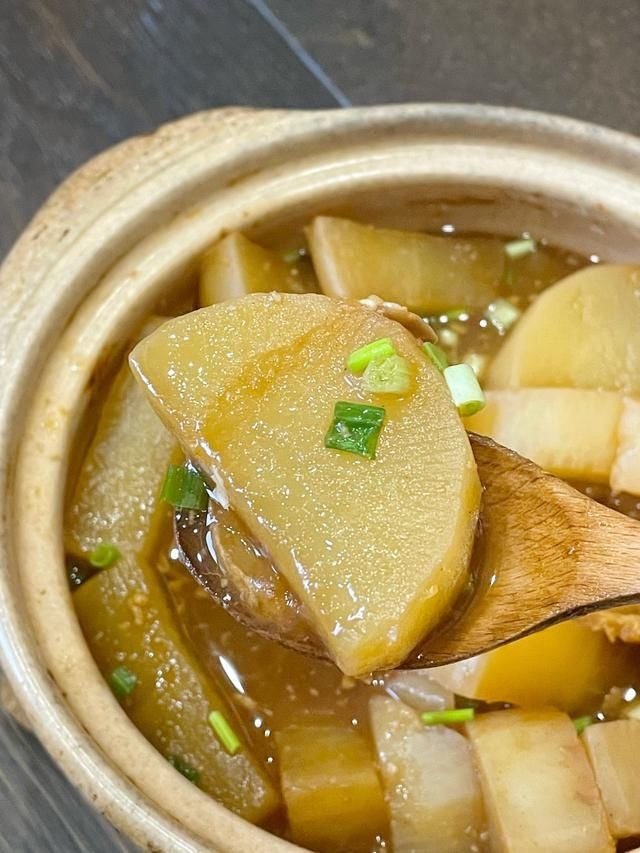 冬天多吃萝卜，自制酱汤萝卜，成本不到5元，鲜美滋补营养高