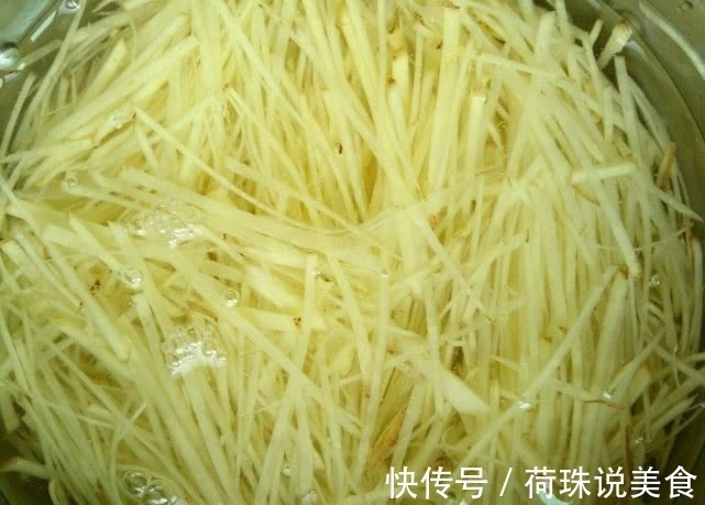 教你自己炒土豆丝，掌握方法后，你做的土豆丝比饭店的更好吃