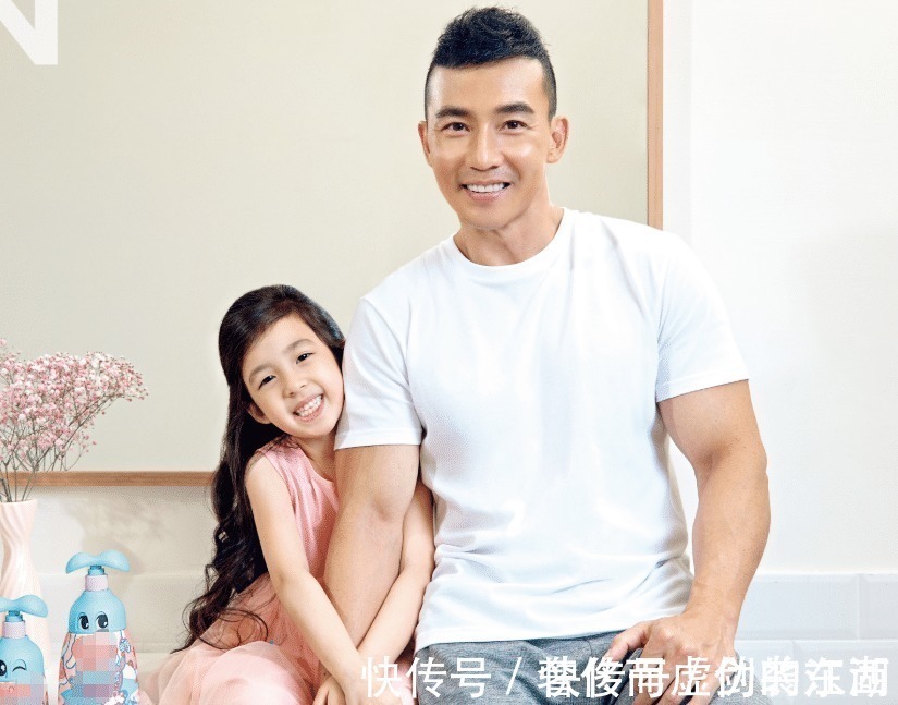 劉畊宏女兒五官長開,7歲小泡芙“月牙眼”太搶鏡,小萌娃無疑了