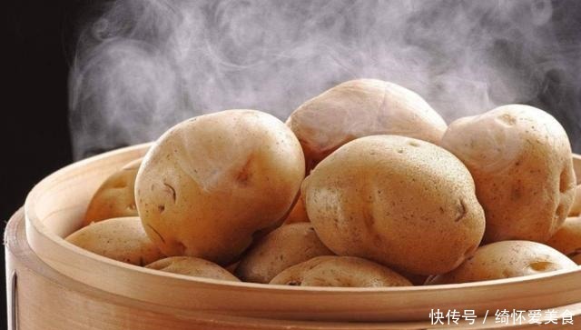 它是天然的碱性食材，女人多吃，嘴巴不臭，头发变黑，皮肤也嫩了