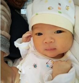 喂养|新生儿首月养护重点:发育特点、喂养、身高体重指标,家长收藏