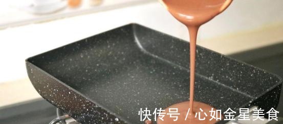 奥利奥草莓千层蛋糕，搅一搅就能做好，一口下去奶香浓郁！