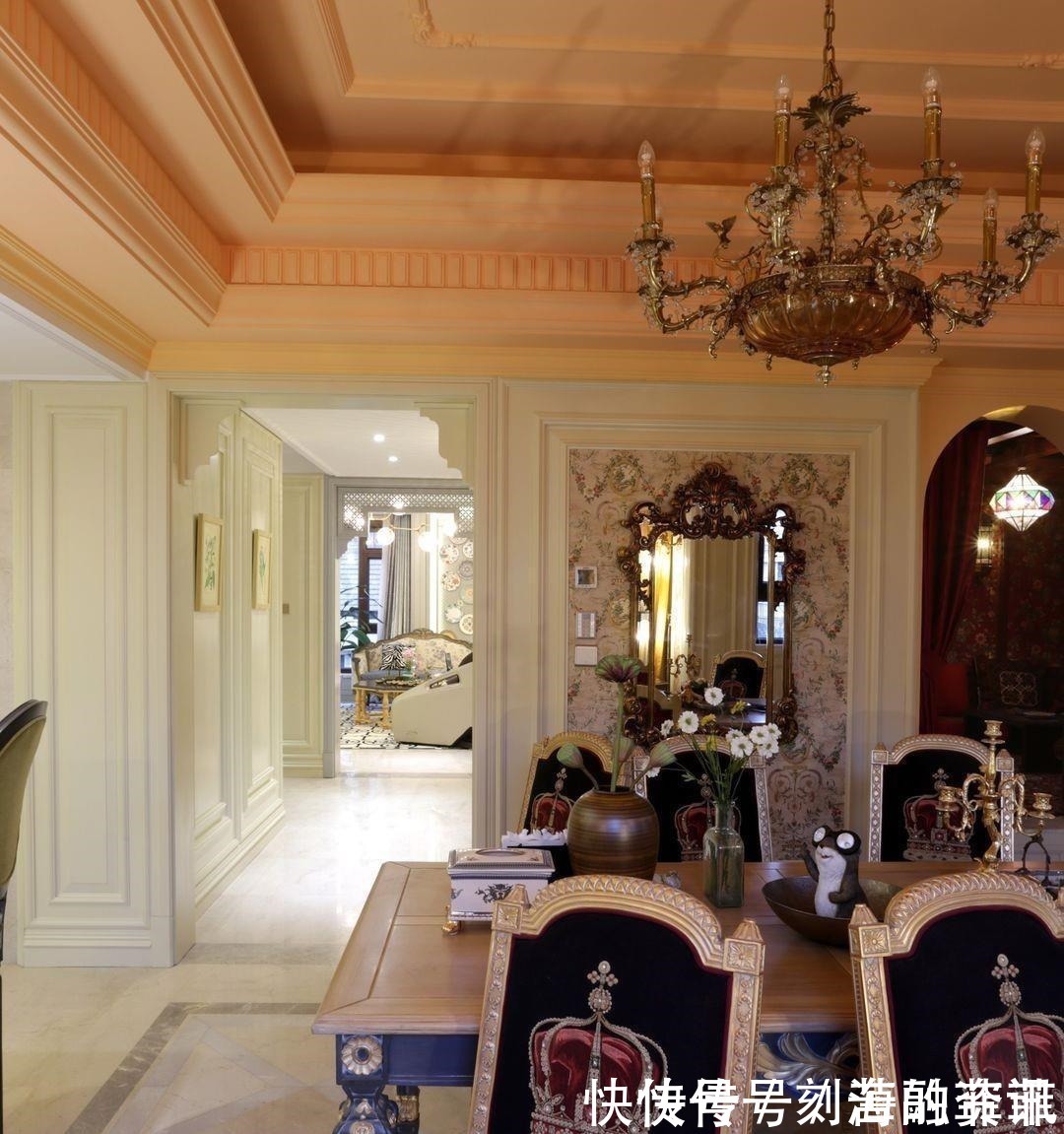 审美|大胆运用色彩的家居空间，每一个房间都独具特色，审美真是独特！