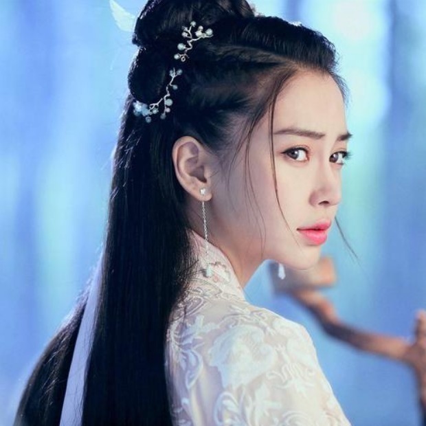 女人|天生“桃花脸”的女人,面部都有4个特征,让异性走路都“撞墙”