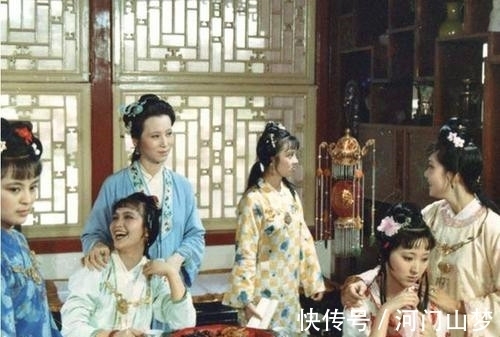 黛玉!宝钗吃花,湘云枕花,妙玉送花,红楼女儿那些与花有关的事儿!