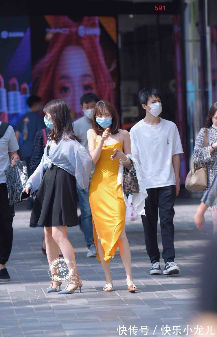 连衣裙 吊带连衣裙比较优雅,才能让造型显得优雅,更显身材