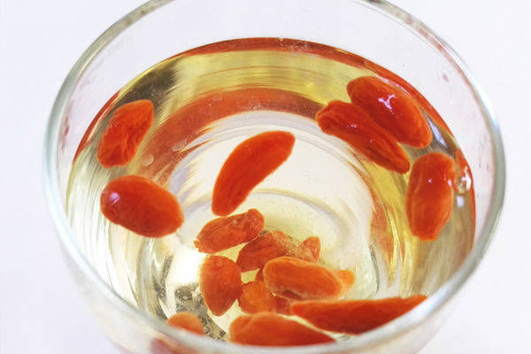 花青素|枸杞最营养的吃法不是泡水，也不是煮汤，很多人都吃浪费了