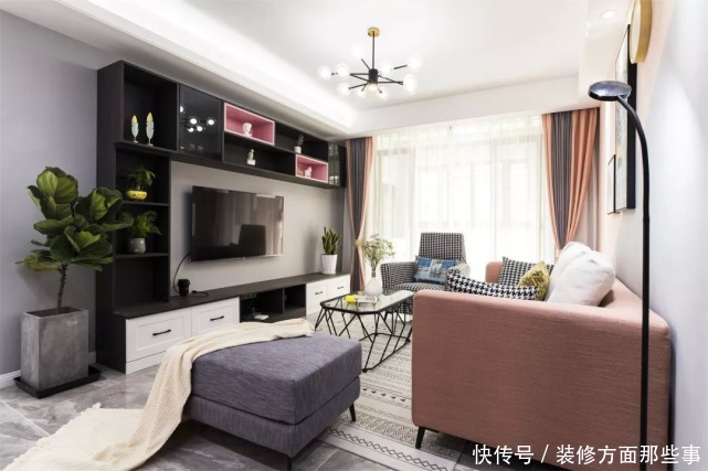 电视柜|87平现代风两居室,黑白灰加入粉色调的装饰这个沙发墙太浪漫了