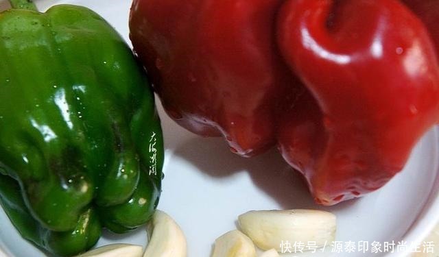 姑姑减肥5年没瘦下来,晚餐拿它当主食,连吃一个月,瘦出小蛮腰