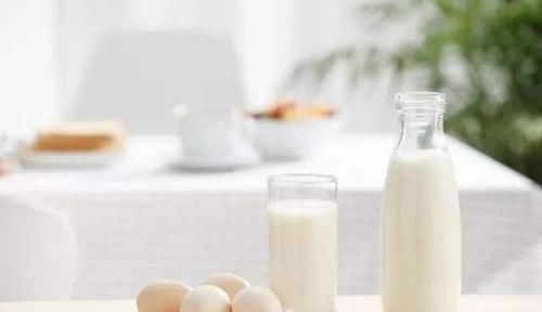 预防三高少吃肉吗,专家说:骗你40年了,心脑血管疾病的元凶是他