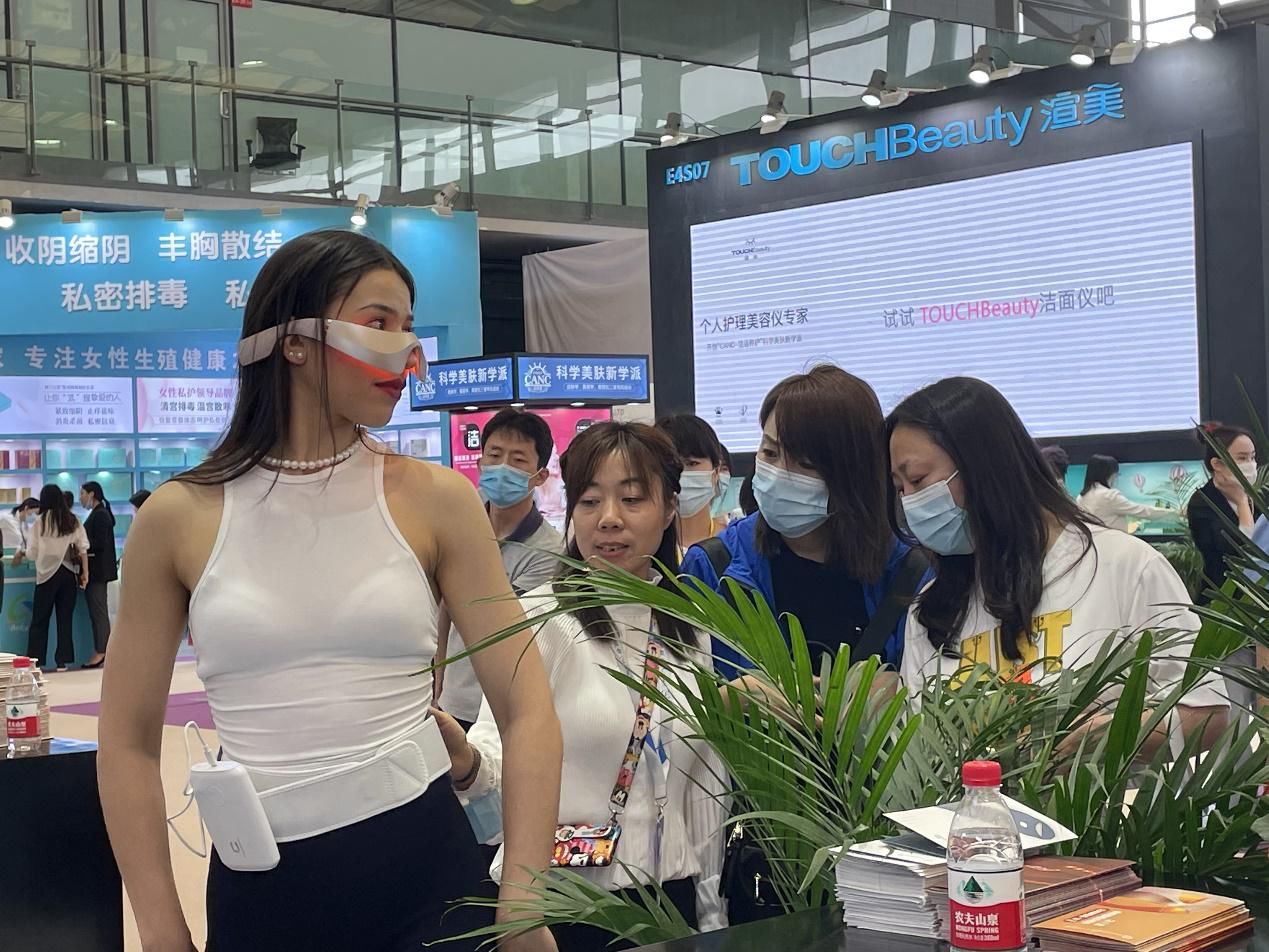 po光|直击上海美博会，创盈光疗PO光智能穿戴“黑科技”实力圈粉