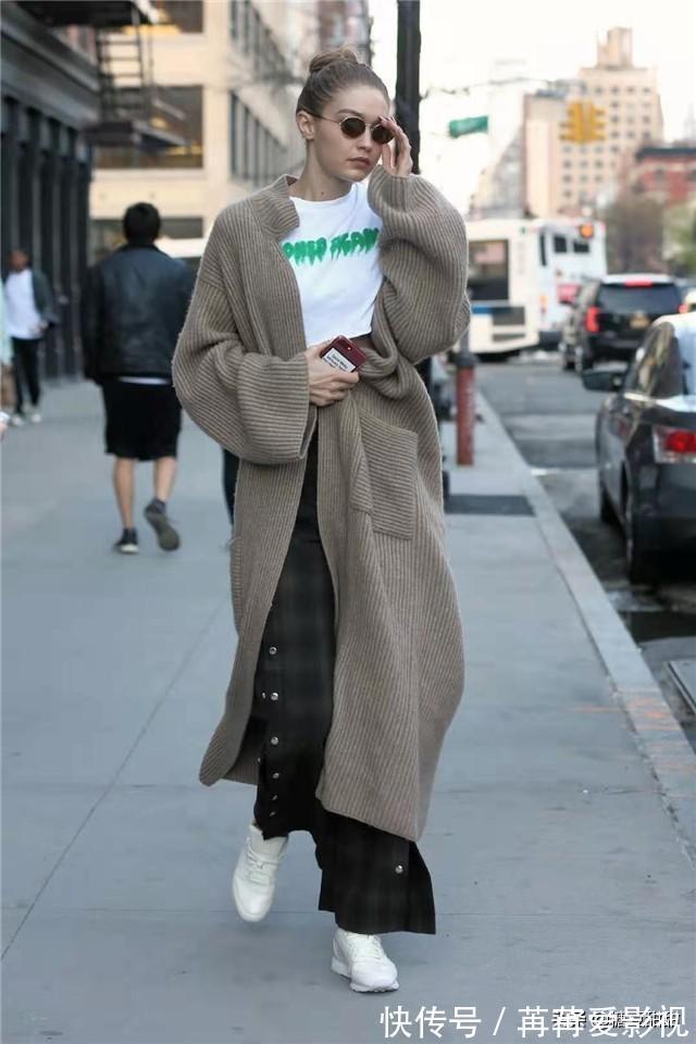 时髦|谁说“小白鞋”过时了?今春流行这样穿,时髦显瘦又显高,真好看
