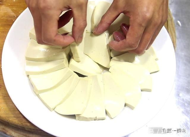 这样做出来的蒸豆腐又香又嫩,营养价值丰富