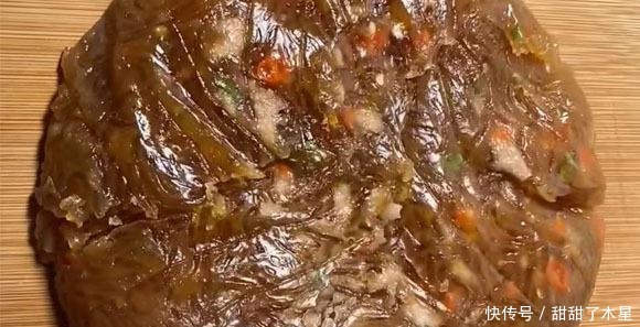 这食材耐放又便宜,多买些存起来,泡软后一拌一蒸,蘸酱吃真过瘾