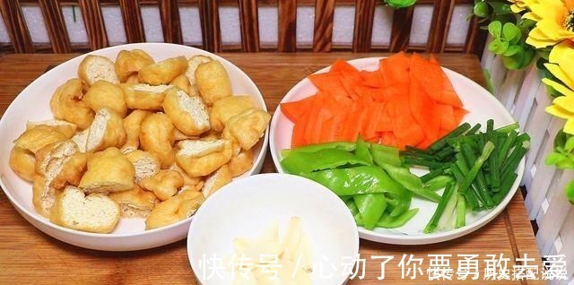 青椒|油豆腐别再煮着吃了,教你特色做法,开胃又下饭,上桌汤汁都不剩