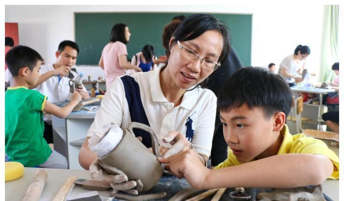 父母|还记得我国首例“坐骨连体”双胞胎女婴吗?多年后,她们化茧成蝶