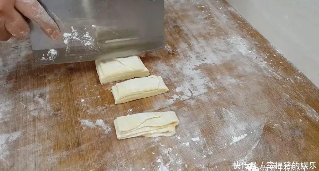 面粉别炸油条了，锅里炸一炸，做出特色小零食，比薯片麻花还好吃