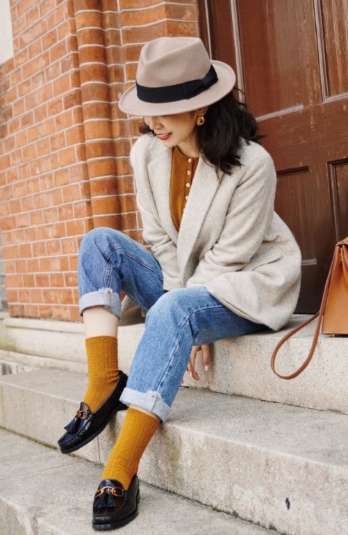 下半身 突然火了一种穿法叫“牛仔裤+乐福鞋”,时髦显瘦有气场,谁穿谁美