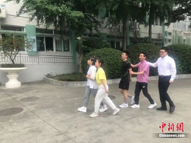 学霸班！中国诗词大会上走红的00后盲女和她的盲人同学都考上本科啦！