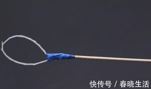 把扎带绑在筷子上，放卫生间，解决了很多家庭的烦恼，省钱又实用！