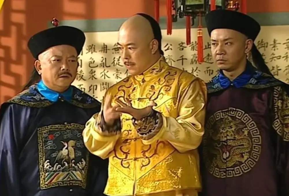 乾隆:四方台,台四方,四方四方朝四方!看和珅和纪晓岚谁对的好